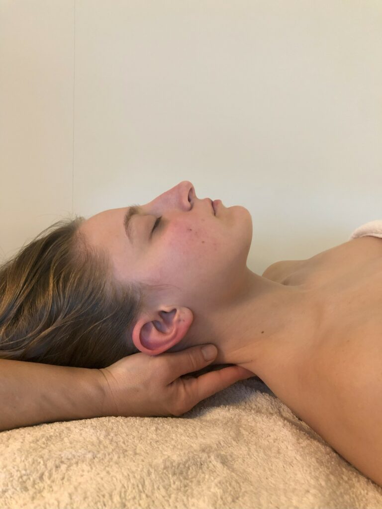 Massoterapia collo-schiena – arti superiori